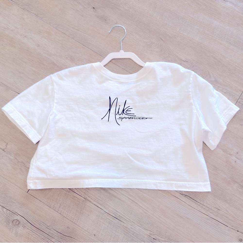 Black & White Nike Women’s Sports Wear Essential Cropped Tee  Size Small